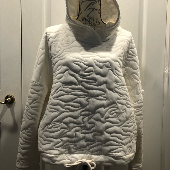 GAP Sweaters - GAP FIT OFF WHITE QUILTED HOODIE